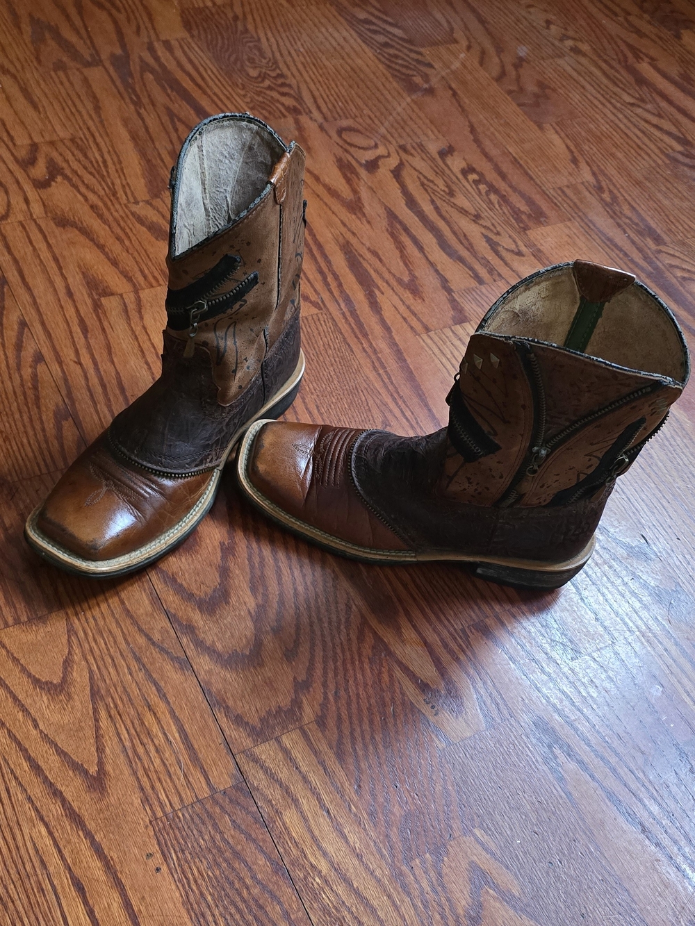 Ariat Women’s Size 7.5 Leather Square Toe Cowboy Boots Zipper Studded Distressed - Picture 16 of 16
